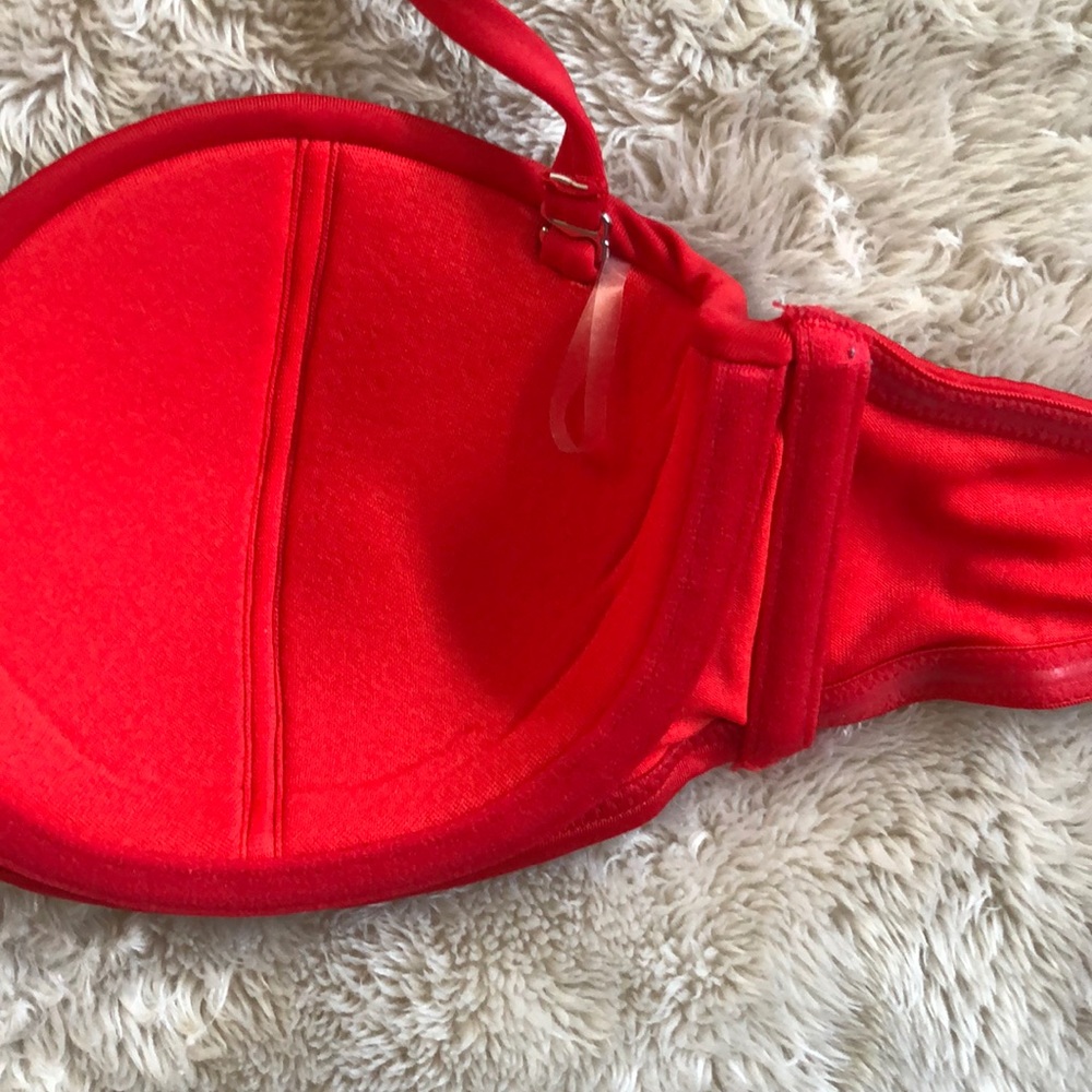 Red bikini - Picture 3 of 4